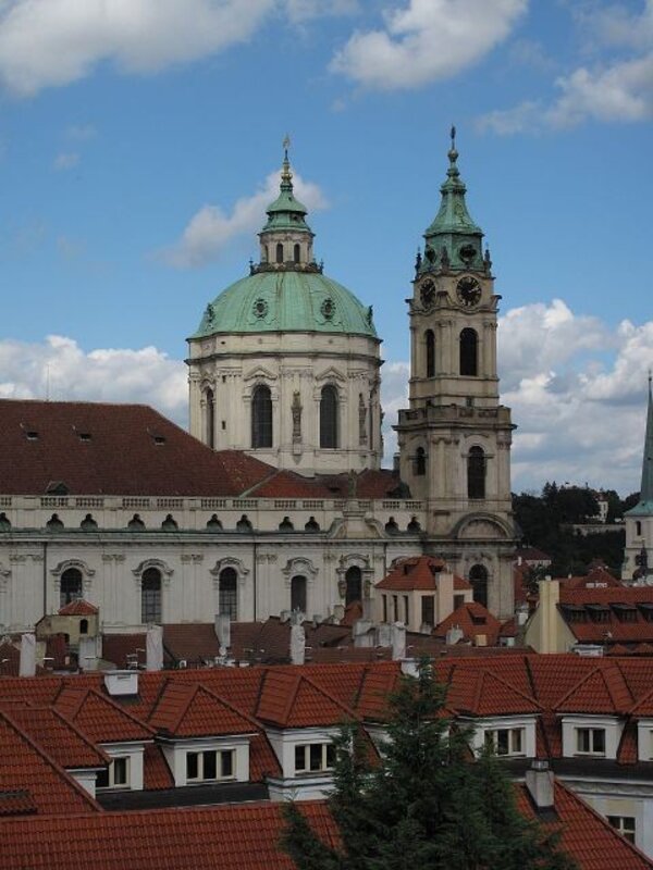 Kostel sv. Mikuláše na Malé Straně bude jednou ze dvou barokních sakrálních památek Prahy, na které bude zaměřena přednáška historika Jakuba Bachtíka.
