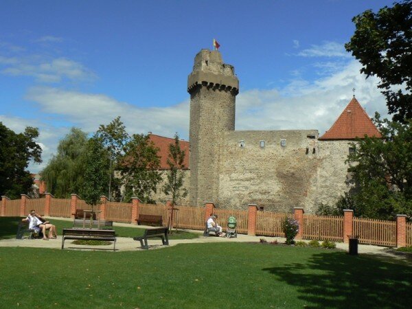 Strakonický hrad - pohled na břitovou věž Rumpál. 