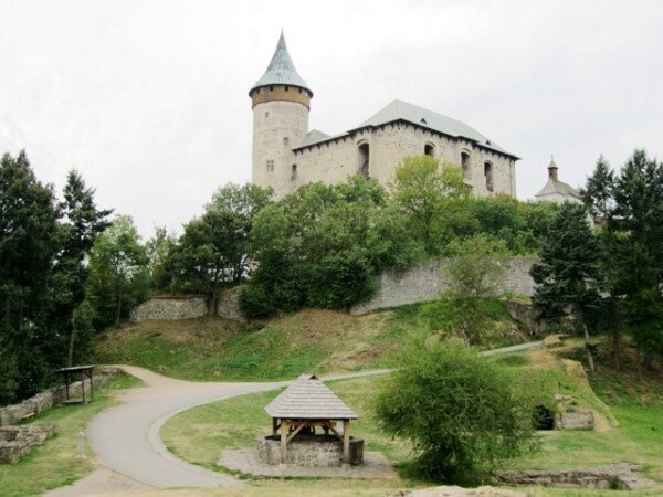 Na Kunětické hoře se první říjnový víkend bude hovořit o parforsních honech a vzniku slavných koňských dostihů Velká pardubická.