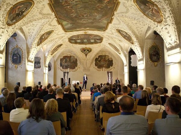 Konference i slavnostní vyhlášení vítězů soutěže veřejných sbírek MÁME VYBRÁNO se konalo tradičně v dominikánském klášteře v Praze.