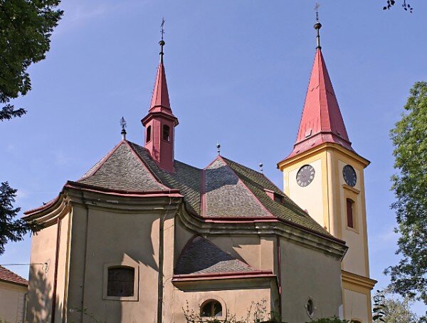 První reportáž byla ve spolupráci s pořadem Toulavá kamera natočena v obci Chotouň, které dominuje kostel sv. Prokopa.