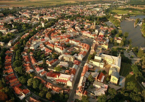 Nymburk, letecký snímek centra s náměstím Přemyslovců