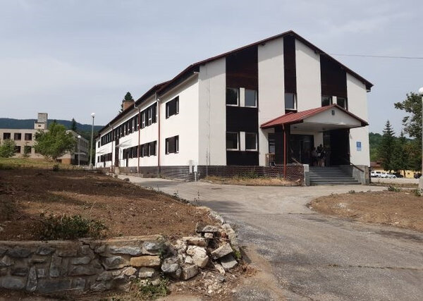 Konference se bude konat v této budově bývalých kasáren ve Vyšném.