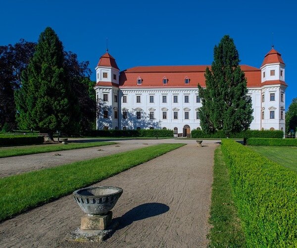 Město Holešov získalo areál zámku do svého vlastnictví v roce 2005. Od té doby probíhají práce na záchraně stavby.