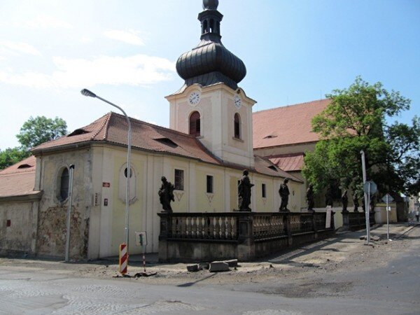 Restaurátoři opravují vzácné malby v objektu Svatých schodů v areálu rumburské Lorety.
