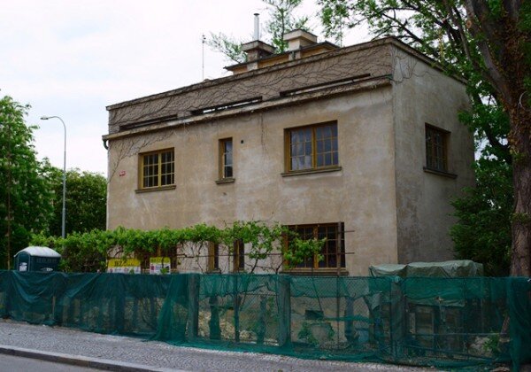 Opravená vila doplněna o práce jejího autora bude sloužit jako takzvané domovní muzeum. 