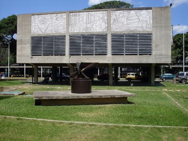 Nástěnná malba Victora Vasarelyho z roku 1954 na Universidad Central de Venezuela