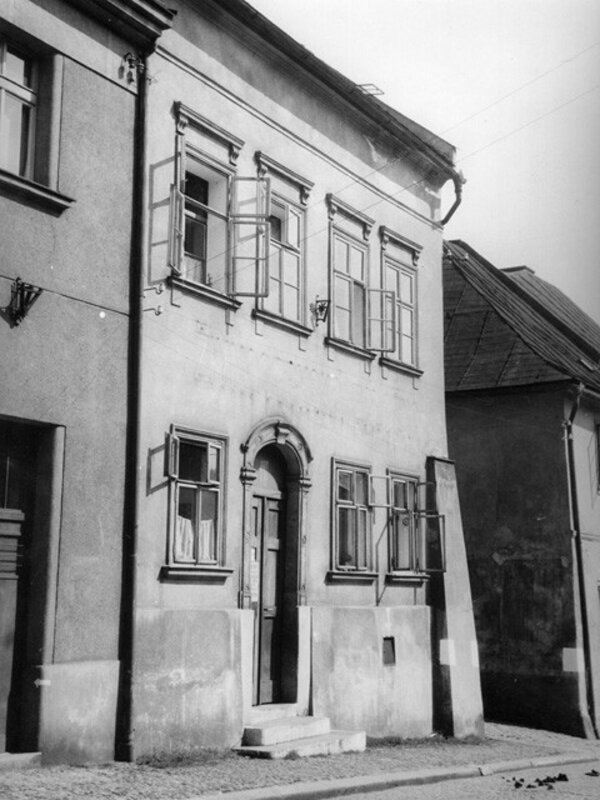 Nárožní dům čp. 331 v ulici Antonína Dvořáka