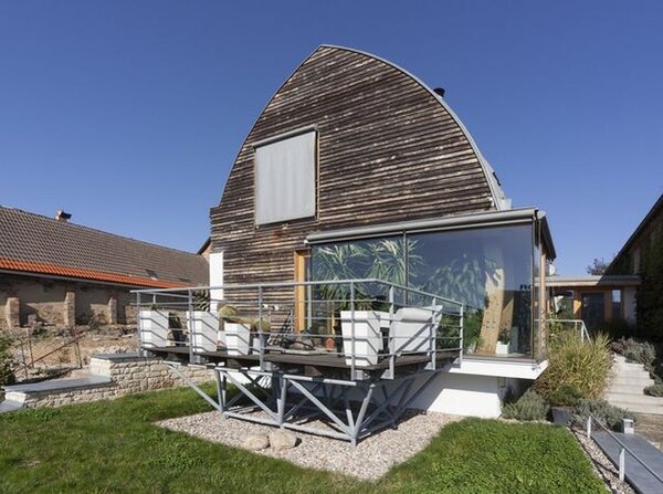 Rodinný dům Na Betlémě od Architektonické kanceláře Burian – Křivinka ve čtvrti Zahájí