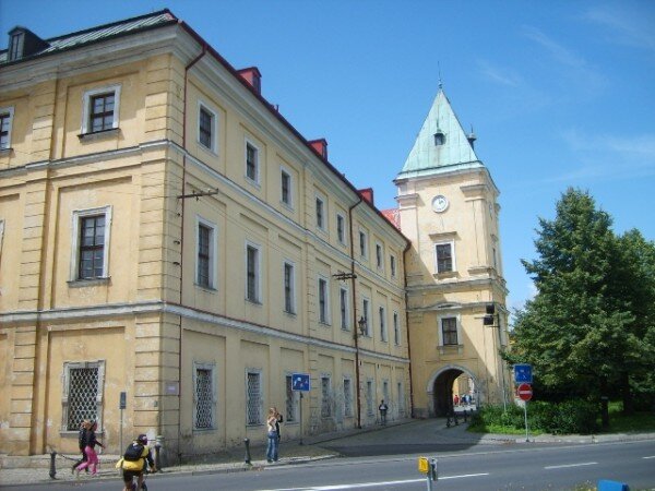 Ve dvoraně v zámeckém areálu v Ostrově má po rekonstrukci vzniknout informační centrum. 