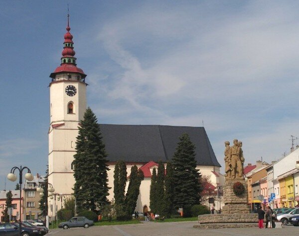 Kostel sv. Mikuláše je památkou, která dominuje Slezskému náměstí v Bílovci a také celému městu.