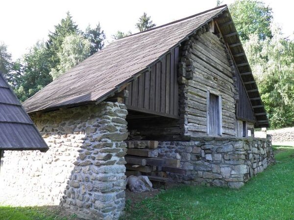 Součástí semináře bude i exkurze do skanzenu v Chanovicích.