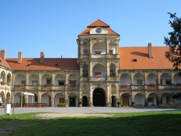 Naučná stezka Cesta od renesance k baroku zatraktivní v Moravské Třebové i zámek a celý zámecký areál. 