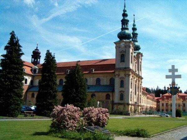 Účastníci slavnosti 1150. výročí příchodu sv. Cyrila a Metoděje na Velkou Moravu si budou moci prohlédnout opravený plášť velehradské baziliky i restaurovaný interiér. 