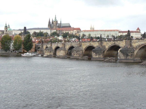 Karlův most tvoří spolu s Pražským hradem a Malou Stranou typické panorama našeho hlavního města.