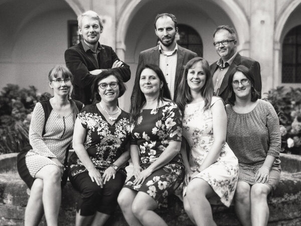 Osm z 11 členů týmu PROPAMÁTKY se letos sešlo v dominikánském klášteře v Praze, aby připravili konferenci a soutěž MÁME VYBRÁNO –⁠ jeden z projektů organizace.