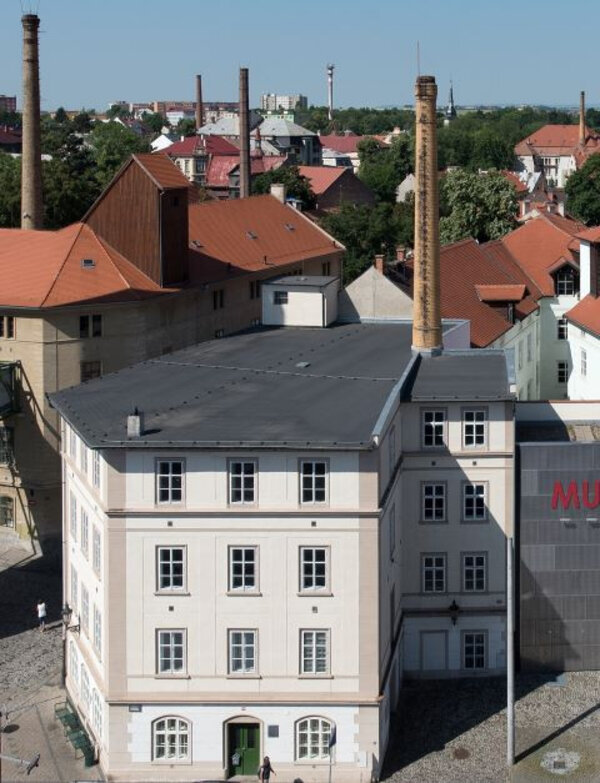 Pohled do části města Žatce s velkým podílem domů, kde se sušil chmel.