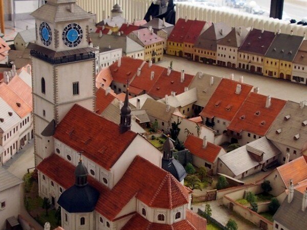 Na modelu historického centra Třebíče pracoval modelář Stanislav Vrška šest tisíc hodin.