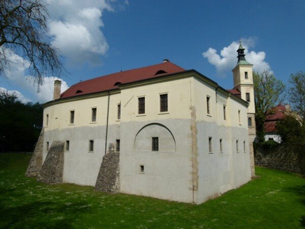 Středočeské muzeum sídlící na zámku Roztoky u Prahy plánuje v obnovené stodole vybudovat interaktivní archeologickou expozici.