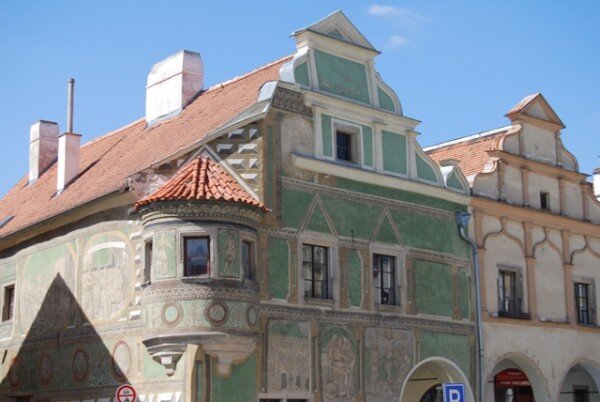 V kategorii městská architektura jsou hojně zastoupeny památky města Telč. Na snímku je renesanční dům čp. 15 na náměstí Zachariáše z Hradce.