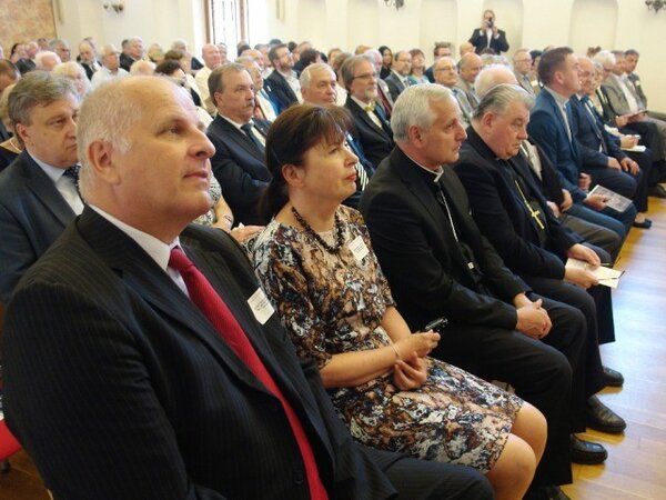 Setkání se zúčastnili nejen zástupci přemyslovských měst, ale také hosté z Ministerstva kultury, Arcibiskupství pražského a dalších institucí.
