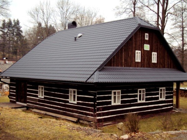 Na semináři nebude opomenuta ani lidová architektura venkova a možnosti financování její obnovy. Na ilustračním snímku je roubenka z Dolních Heřmanic na Orlickoústecku. 