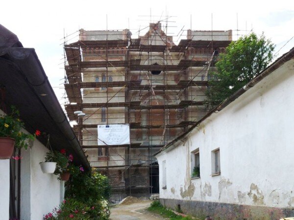 Opravy v synagoze se budou týkat podlah, omítek a také fragmentů pocházejících z původního inventáře. Na čelní fasádu by se měly vrátit hodiny.