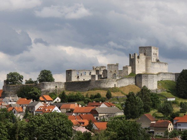 Hlavní hradní věž Rabí, takzvaný donjon, ze 14. století čeká rekonstrukce za 4 miliony korun. 