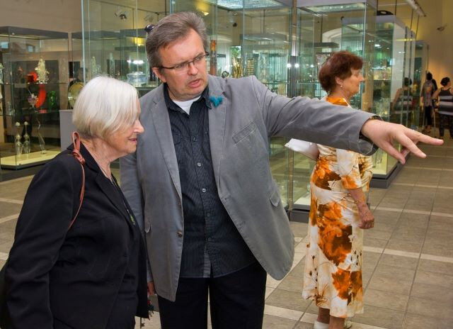 Ivo Křen byl kurátorem uměleckoprůmyslových sbírek pardubického muzea.