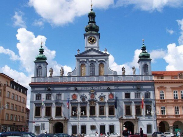 Typickou dominantou Českých Budějovic je historická radnice na náměstí Přemysla Otakara II. (ilustrační foto).