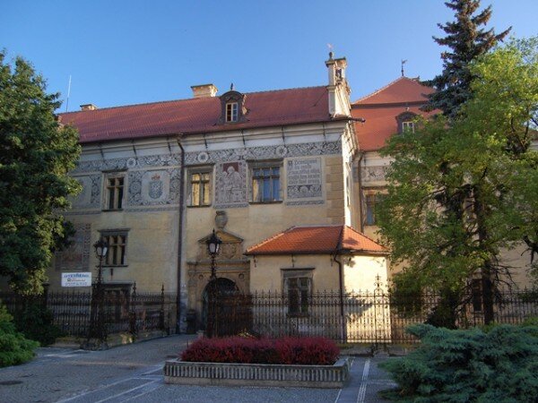 Prostějovský zámek. Dotace z programu Obnova kulturních památek v Olomouckém kraji umožní rekonstrukci fasády jižní a východní části zámku včetně sgrafit. 