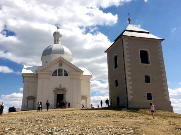 Opravený kostel sv. Šebestiána se zvonicí a křížovou cestou na Svatém kopečku je nominován na Památku roku 2015.