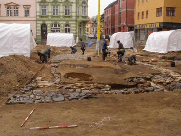 Archeologický výzkum na náměstí T. G. Masaryka ve Frýdlantě (ilustrační foto).