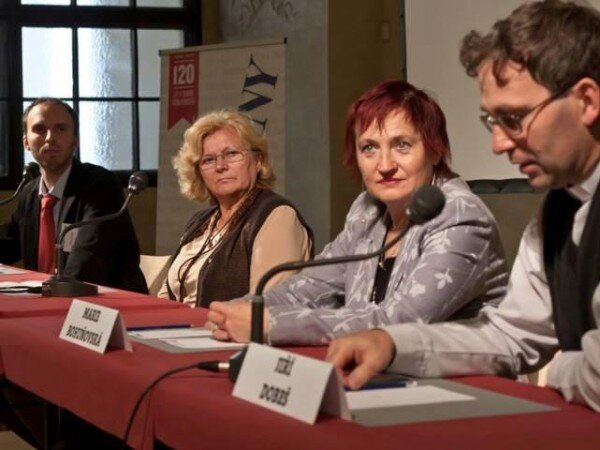 Panelisty první diskuze zaměřené na veřejné sbírky na konferenci MÁME VYBRÁNO byli zleva: Aleš Kozák, Marie Pfefferová, Marie Bohuňovská a Jiří Dobeš.