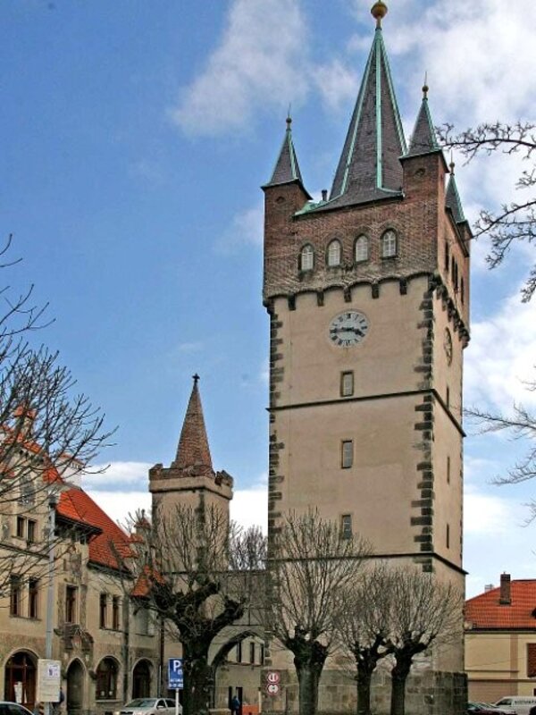 Novogotickou rekonstrukci Pražské brány navrhl architekt František Schmoranz na počátku 80. let 19. století.