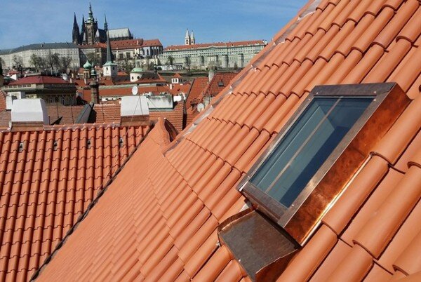 Střešní okno Solara KLASIK pod Pražským hradem