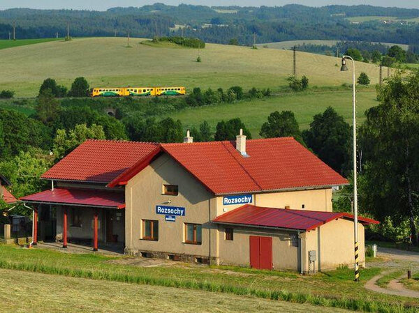 Nejkrásnějším nádražím roku 2019 se stala železniční stanice Rozsochy na Vysočině.