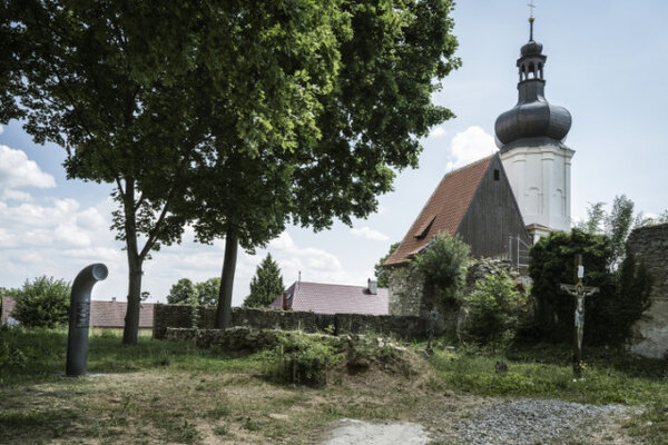 Poesiomat u kostela sv. Mikuláše ve Šitboři