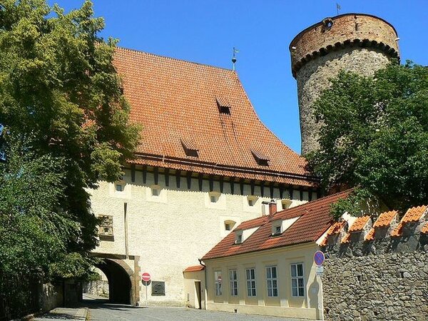 Bechyňská brána s věží hradu Kotnova byly součástí fortifikace města Tábora (ilustrační foto).