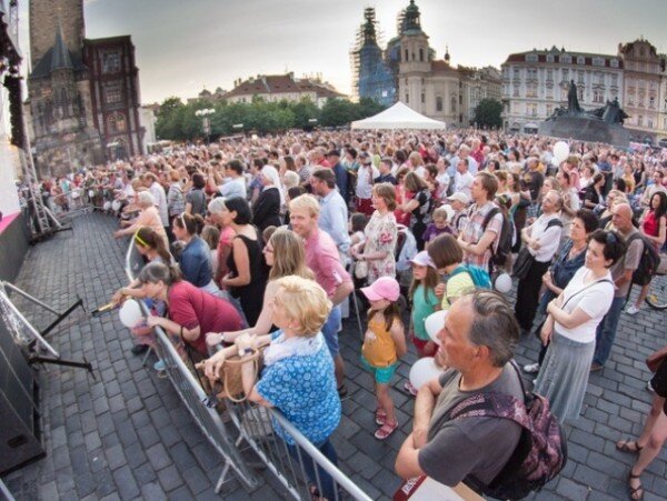 Během festivalu Dny víry přišlo nejvíce lidí na závěrečný koncert, který se konal 6. června na Staroměstském náměstí.