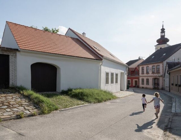 Vítězná realizace obnovy rodinného domu v Trhových Svinech Jiřího a Barbory Weinzettlových