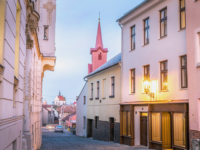 Objekt představuje renesanční dvoupatrový měšťanský dům se sedlovou střechou.
