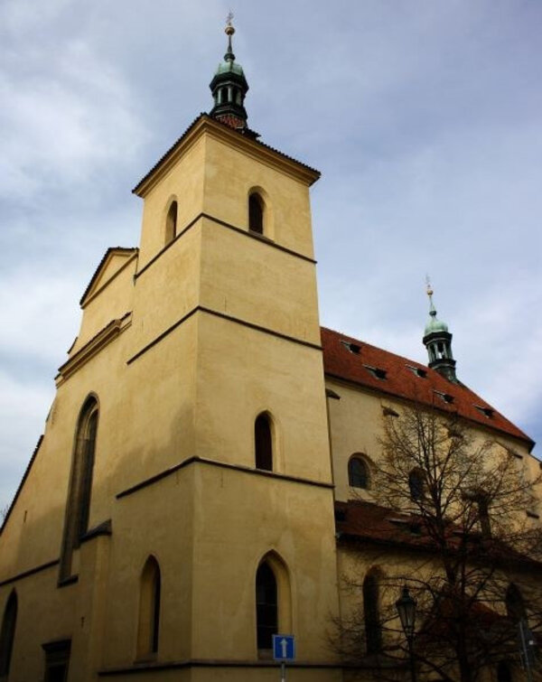 Do zvonice kostela sv. Haštala se zvony vrátily po 105 letech.