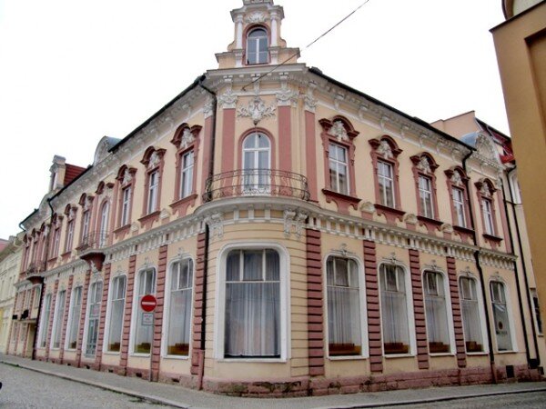 Město Nový Jičín usiluje o navrácení secesní podoby hotelu Praha, jakou měl objekt na přelomu 19. a 20. století.
