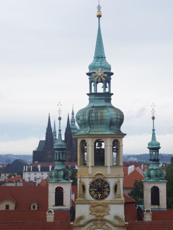 Věž Lorety nabídne výhledy na panorama pražských Hradčan.