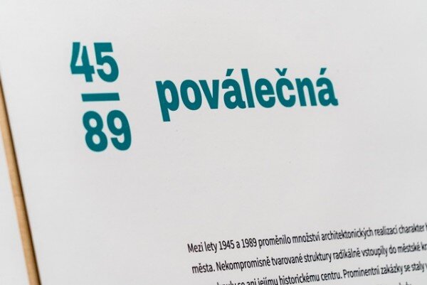 Výstavu Poválečná 45–89 lze navštívit v budově Fakulty architektury ČVUT v Praze do 16. června. 