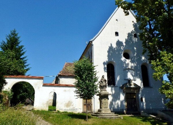Město Horšovský Týn plánuje přeměnu prostor kostela v klášteře na koncertní a výstavní síň.   