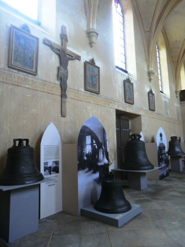 Kampanologickou expozici tvoří odlitky zvonů pocházející z Probluze, Libčan, Dubence, Stěžer a Hradce Králové.