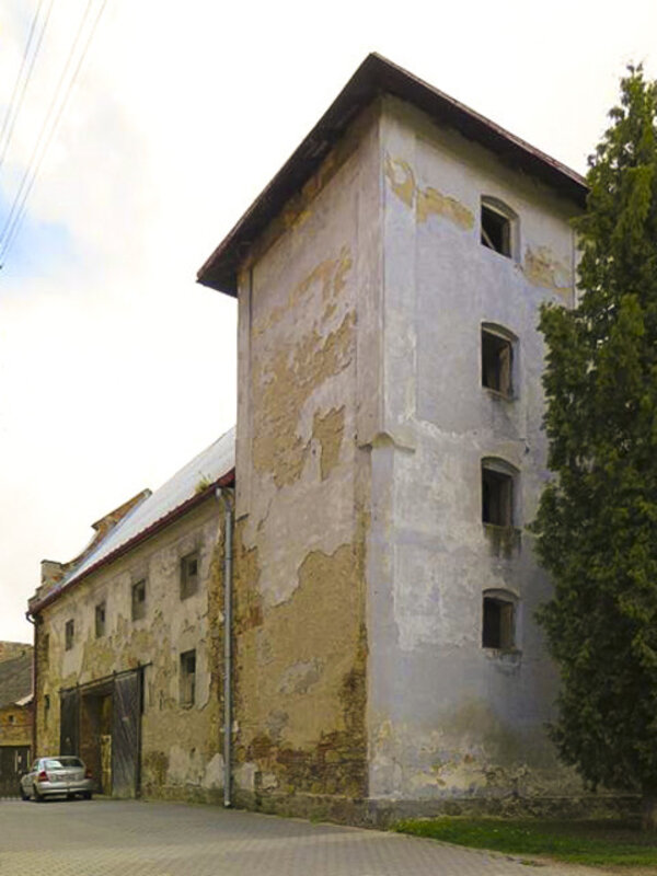 Původně objekt představoval šlikovskou mincovnu, později upravenou na pivovar.