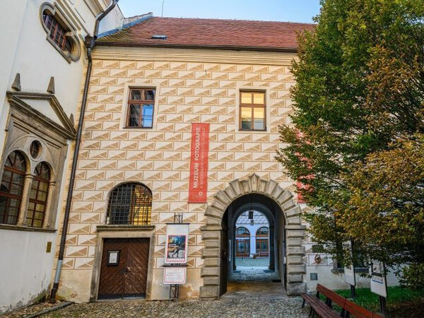 Muzeum fotografie najdeme v bývalé renesanční jezuitské koleji.